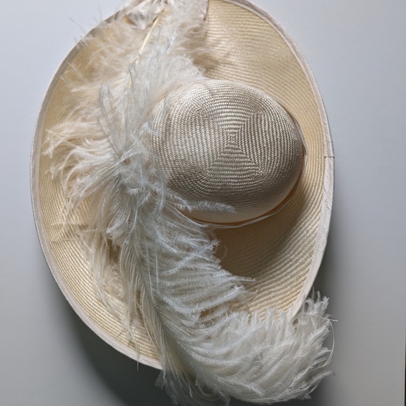 Peter Bettley straw feather hat white, size OS - Picture 8 of 13